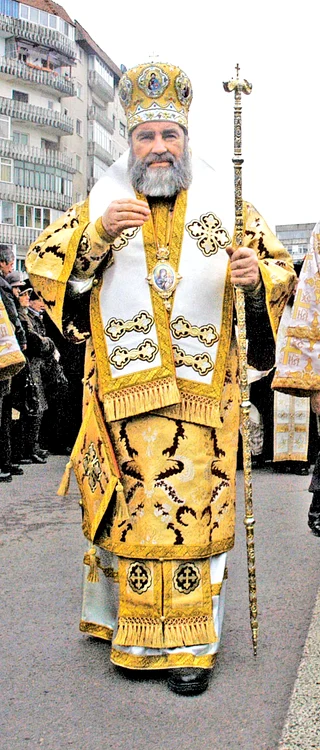 
    Preotul paroh Irinel AndronacheCaptură Youtube  