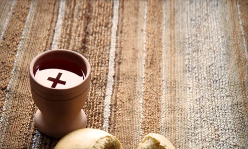 Semnificatia apei sfintite Boboteaza  Sursa foto shutterstock 2241996461 jpg