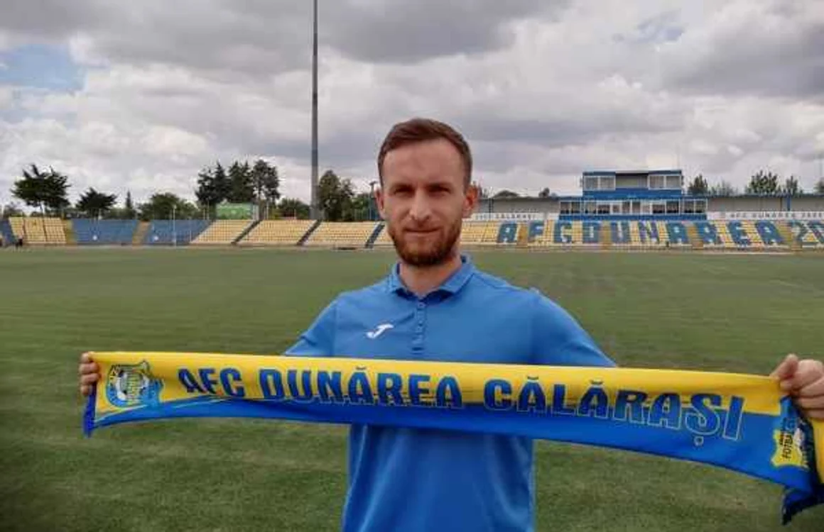 Dunărea Călăraşi a semnat contrac cu mijlocaşul Alexandru Ciucur FOTO Facebook/Dunărea Călăraşi
