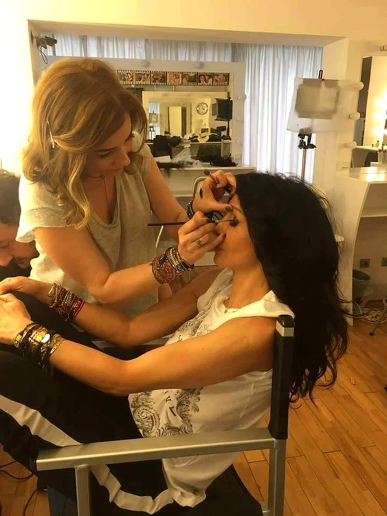 Sânii Mihaelei nu mai sunt la fel de fermi ca odinioară