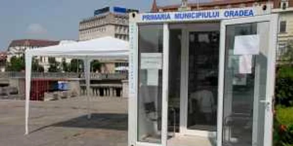 Orădenii îşi pot măsura tensiunea la containerele anticaniculă