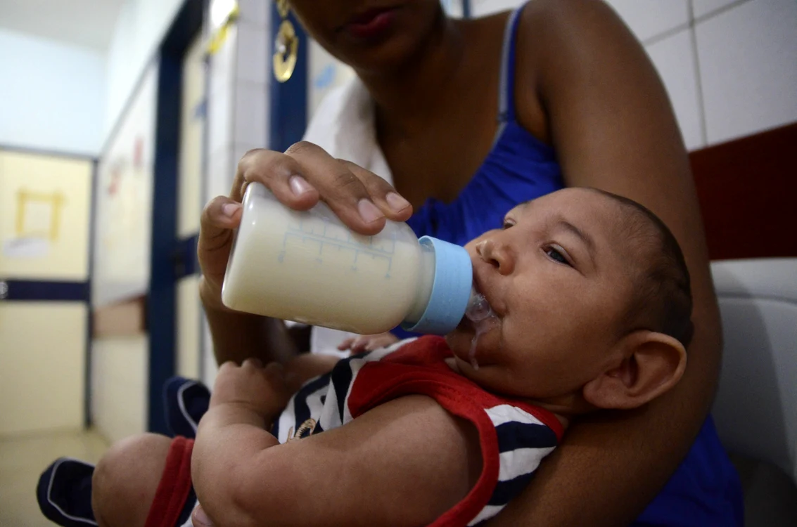 
    Copiii cu microcefalie generată de virusul Zika au nevoie de îngrijiri specialefoto: Hepta  