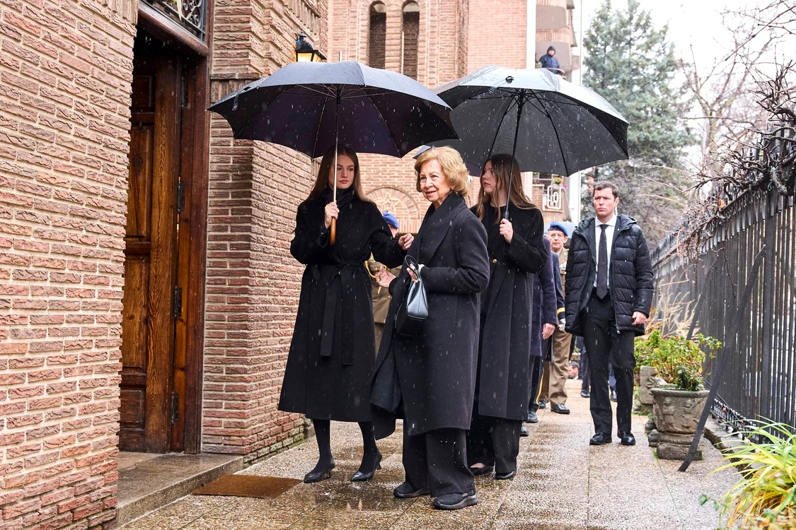Regina Sofia cu nepoatele sale, Leonor și Infanta Sofia