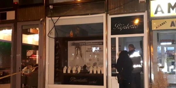 Jaf armat la o bijuterie din Zalău