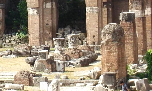 Vestigiile Imperiului Roman măreţ sunt lăsate în voia sorţii jpeg
