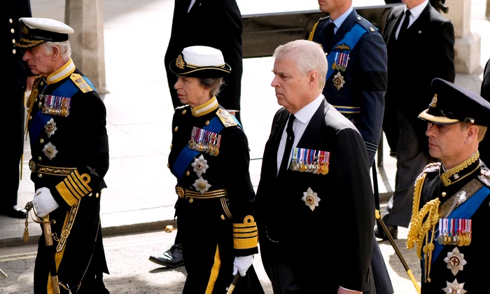 Regele Charles, Prințesa Anne, Prințul Andrew, Prințul Edward la înmormântarea Reginei Elisabeta a II a   GettyImages 1425187521 jpg