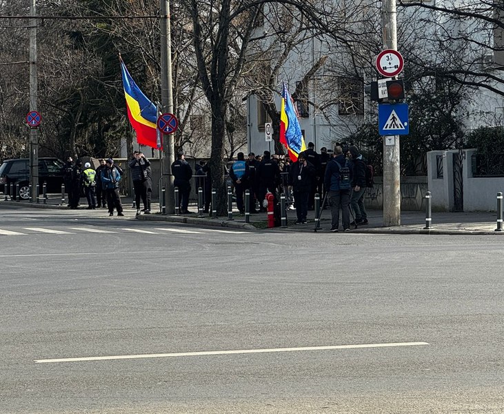 LIVE TEXT Volodimir Zelenski a ajuns în România pentru vizita oficială. Câțiva protestatari s-au adunat în fața Palatului Cotroceni