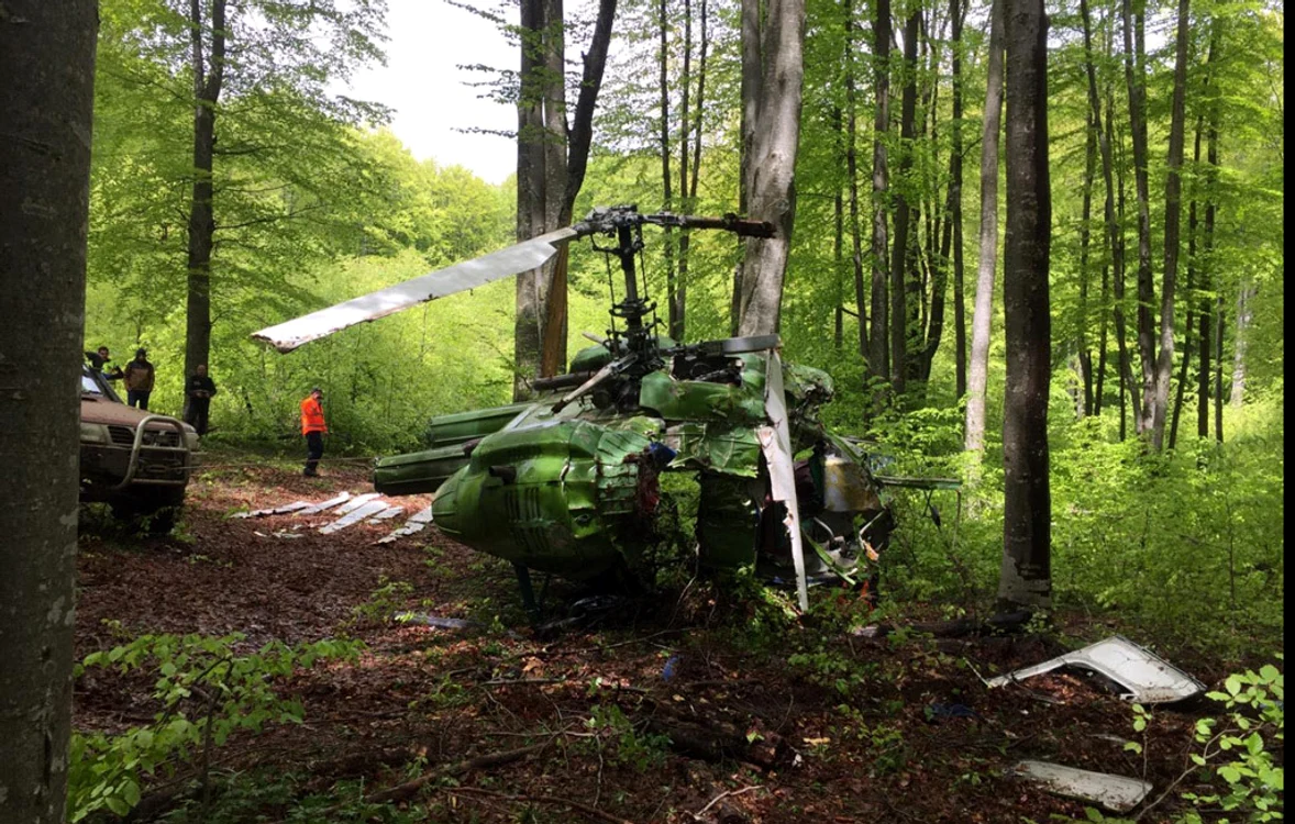 
    Epava aparatului de  zbor Kamarov K 26Foto: IPJ Maramureş   
