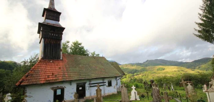 Biserica din Vălişoara, ăn pericol de prăbuşire. FOTO: Daniel Guţă. ADEVĂRUL.