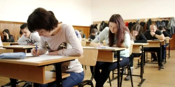 Elevii vor susţine mâine proba la Matematică