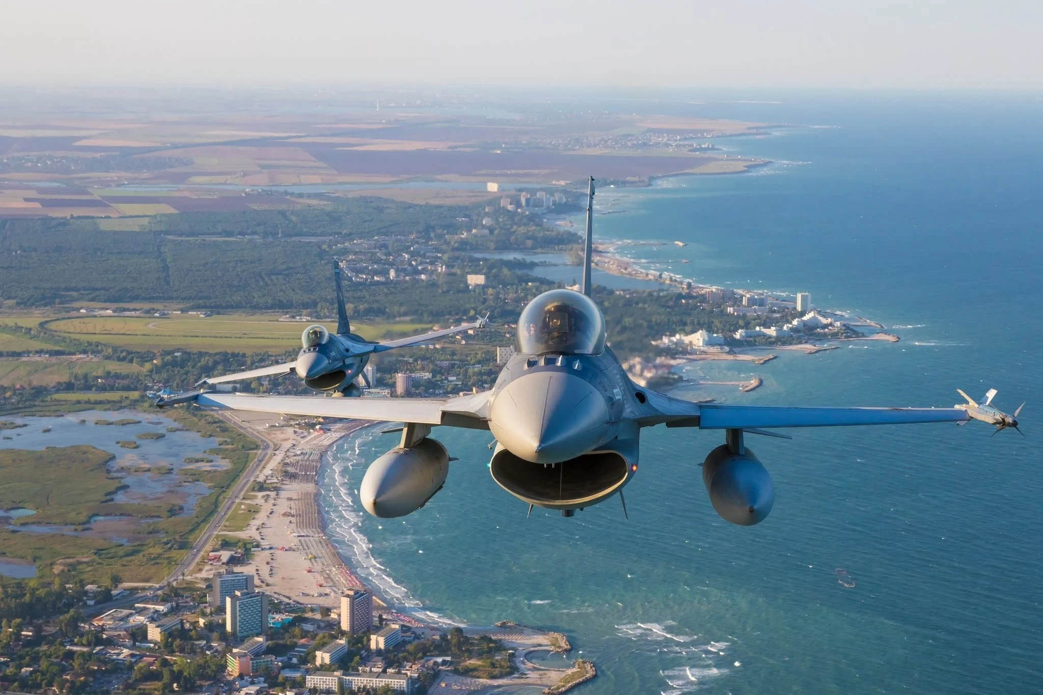 O nouă dronă doborâtă duminică dimineață de un F-16 românesc în zona Sulina. Nicușor Dan: „Inadmisibil și intolerabil”