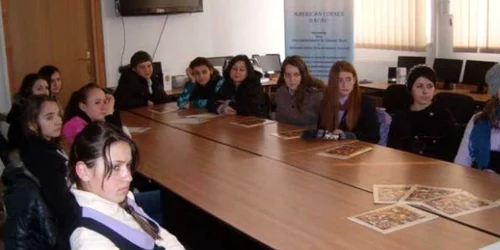 Elevi din toată ţara se întâlnesc la concursul "Memoria Holocaustului"