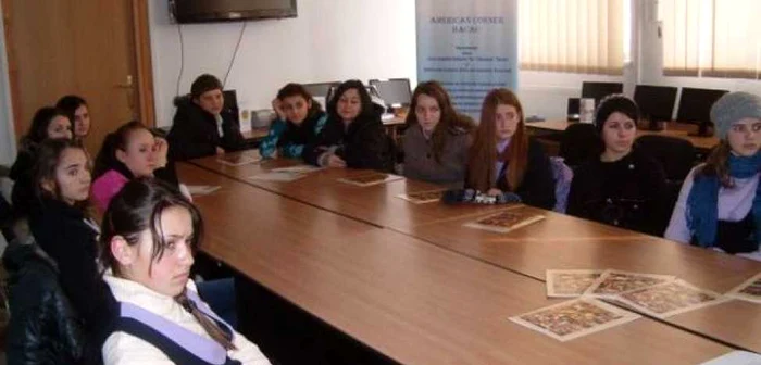 Elevi din toată ţara se întâlnesc la concursul "Memoria Holocaustului"