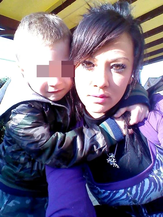 Paula Corduneanu, împreună cu fiul ei, Christian, în vârstă de 5 ani
