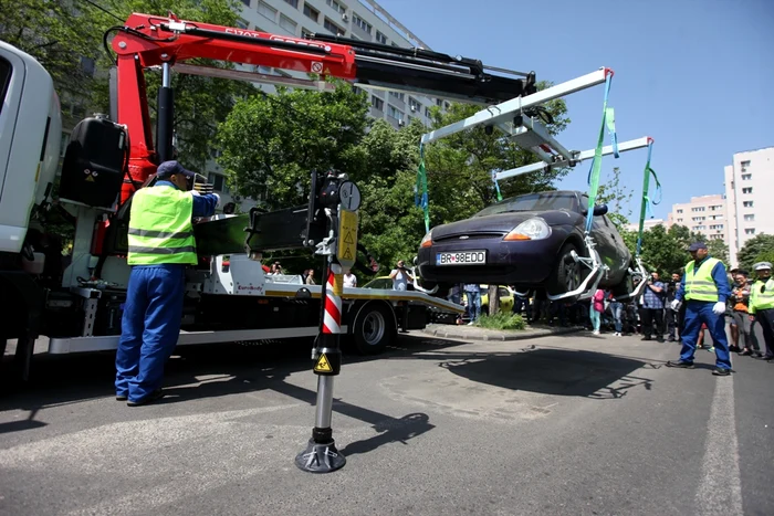 Primul autoturism ridicat, nu Ford Ka de Brăila. Foto: Dorin Constanda