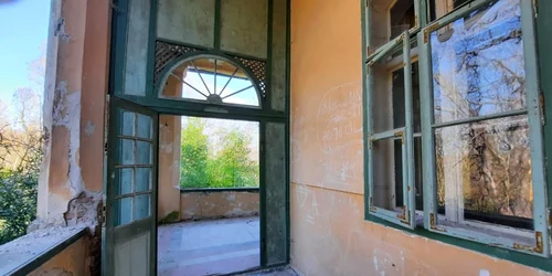 Conacul Klobosisky din Gurasada şi parcul său secular foto melania iscru