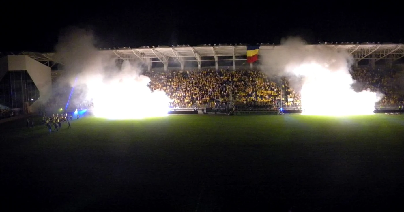 Un spectacol de lasere și artificii impresionant a fost și la inaugurarea stadionului, în 2011. Arhivă Adevărul Ploiești