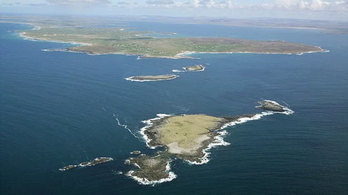 
    Are o suprafaţă de 225 metri pătraţi  