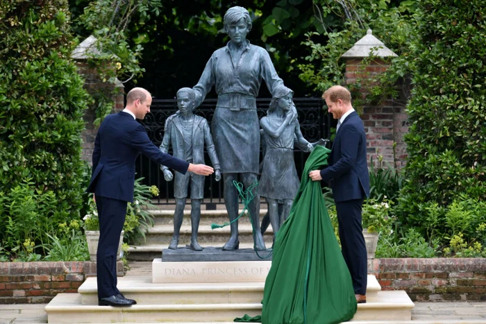 william harry statuie diana FOTO Dominic Lipinski - WPA Pool/Getty Images