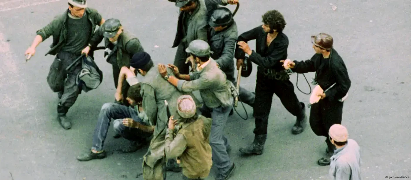 13-15 iunie 1990: Minerii chemați de Iliescu bat oameni nevinovați pe străzile din București