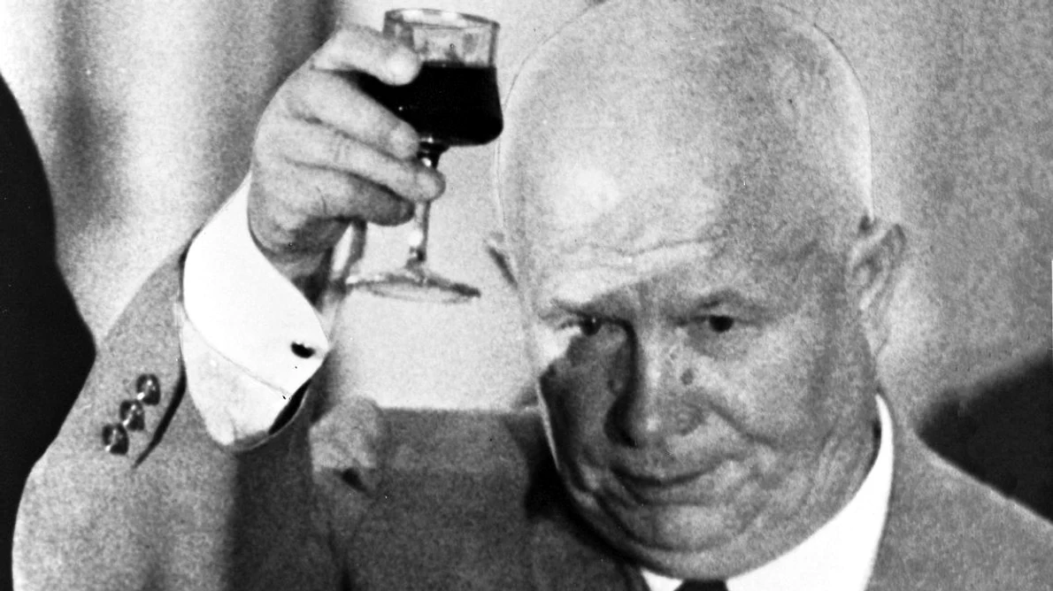 Singurul dictator sovietic înlăturat din funcție: «Hrușciov a demascat cultul lui Stalin după moartea lui, iar noi demascăm cultul lui Hrușciov cu el în viață» jpeg