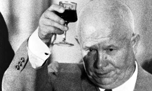 Singurul dictator sovietic înlăturat din funcție: «Hrușciov a demascat cultul lui Stalin după moartea lui, iar noi demascăm cultul lui Hrușciov cu el în viață»  jpeg