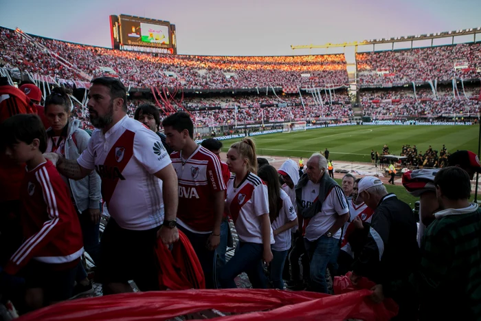 
    Finala River - Boca trebuie să se joace pe stadionul "Monumental" din Buenos Aires  
