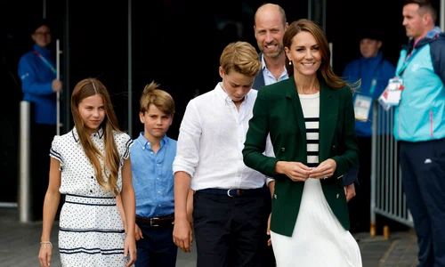 Prințesa Kate, Prințul William, Prințesa Charlotte, Prințul George și Prințul Louis la Jocurile Commonwealth GettyImages 2287867730 jpg