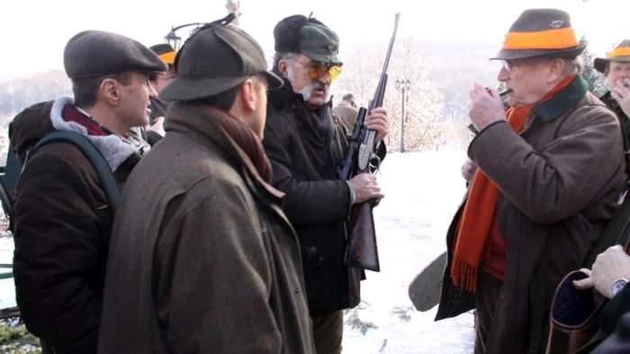 Ion Țiriac și invitații cu puștile pregătite pentru vânătoare