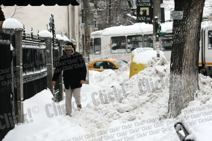 Zăpadă pe străzile Capitalei (foto: Dorin Constanda)