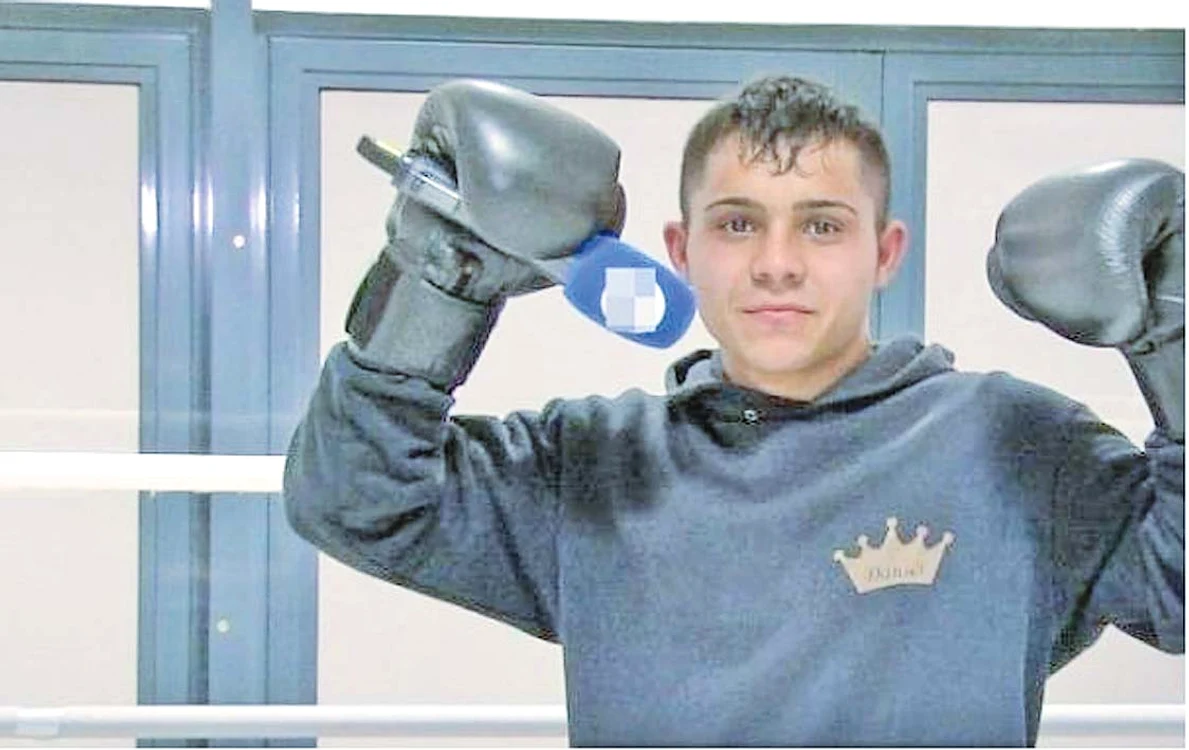 
    Alexandru Macingo juca „Knockout” pe străzile din Cluj. Scopul era să loveşti la întâmplare trecători şi să îi pui la pământ cu o singură lovitură de pumn  