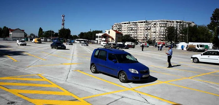 Maşina se afla în parcarea unui hipermarket din vestul Capitalei FOTO Mediafax