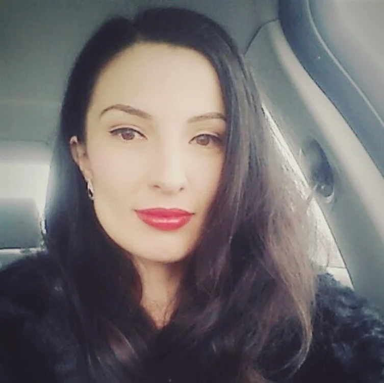 Simona Roşu - directoarea Şcolii Mologeşti - Laloşu din judeţul Vâlcea Foto Facebook - Arhiva personală