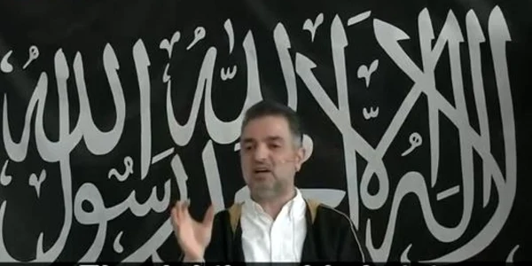 Imamul Mundhir Abdallah tinand o predica antievreiasca FOTO Captura YouTube