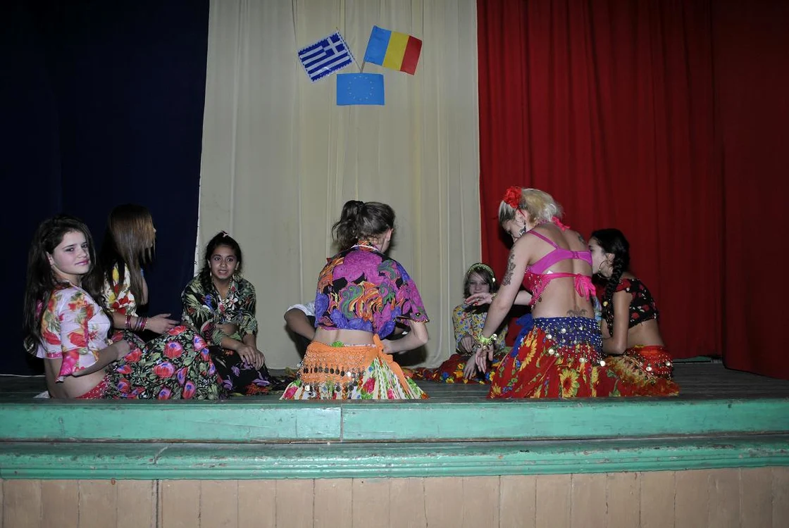 Dansatorii de la Școala ”Nikos Kazantzakis” au susținut un moment artistic