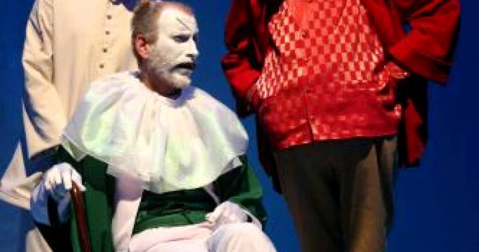 Scenă din spectacolul "Angajare de clown"