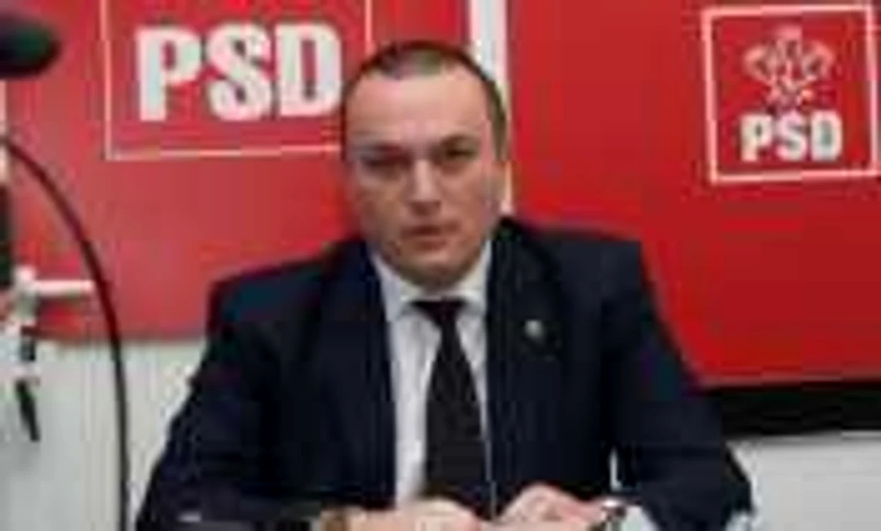 Iulian Bădescu, în campania electorală, când pensia municipală făcea înconjurul ţării. FOTO: arhivă Adevărul Ploieşti