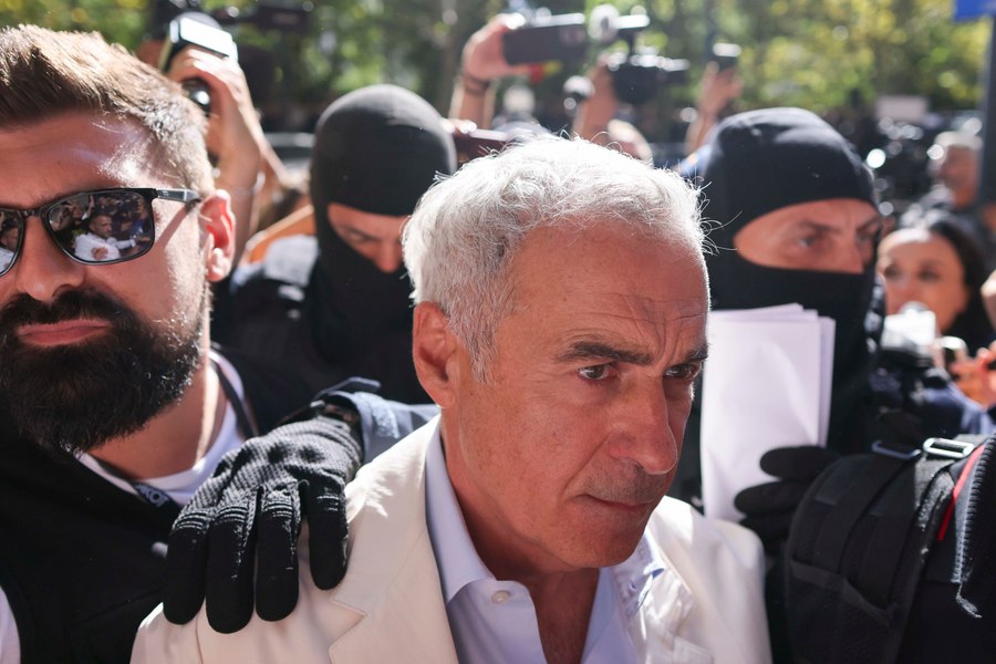 Curtea de Apel București decide dacă menține sau nu măsura controlului judiciar pentru Călin Georgescu în dosarul de înșelăciune. Procurorii cer arestarea