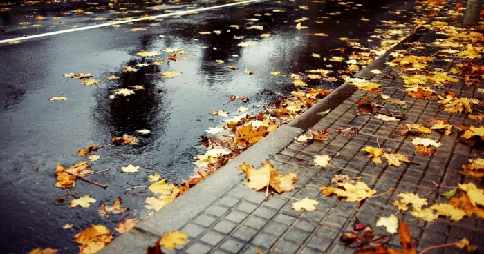 Mai multe atenţionări meteo sunt valabile începând de dumincă seara FOTO Adevărul