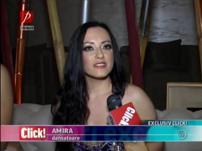 Amira are zece costume de dans din buric, unele făcute pe comandă