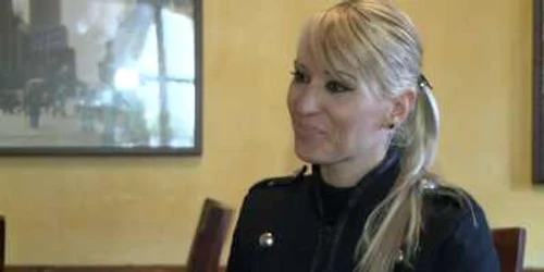 DJ Claudia Cazacu îşi petrece Crăciunul în sânul familiei, la Târgovişte
