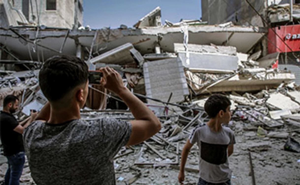 
    Mai multe clădiri din Fâşia Gaza, bombardate de aviaţia israeliană  