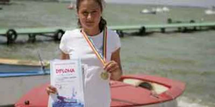 Constanţa: Andreea Mihăescu s-a clasat pe podium la Naţionala de iahting, la numai o lună de practicare a sportului