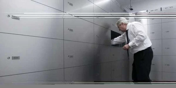 BNM vrea să-i oblige pe acţionari să declare singuri despre faptul că sunt proprietarii bancilor