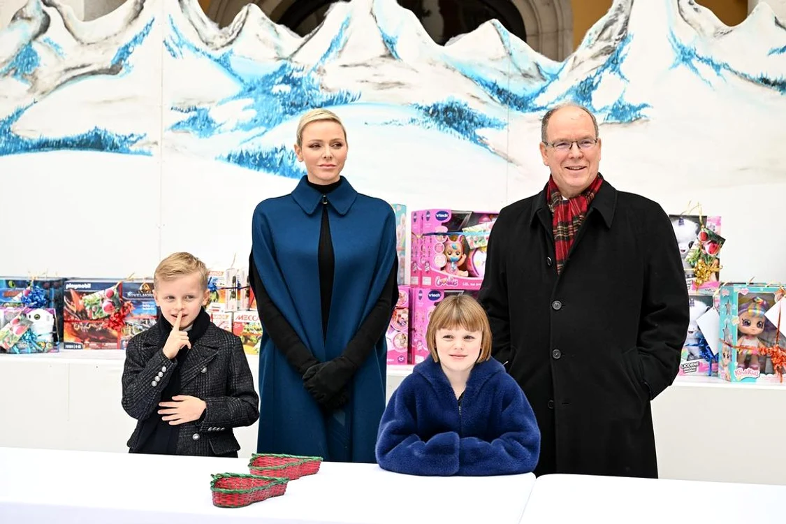 Copiii Printului Albert si ai Printesei Charlene de Monaco au propriul decor de iarna in curtea Palatului Princiar   Eric Mathon  Palais princier (9) jpg