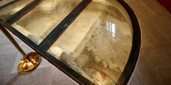 Ruine ale unei vechi biserici, descoperite la restaurarea bisericii FOTO Iulia Ghercă