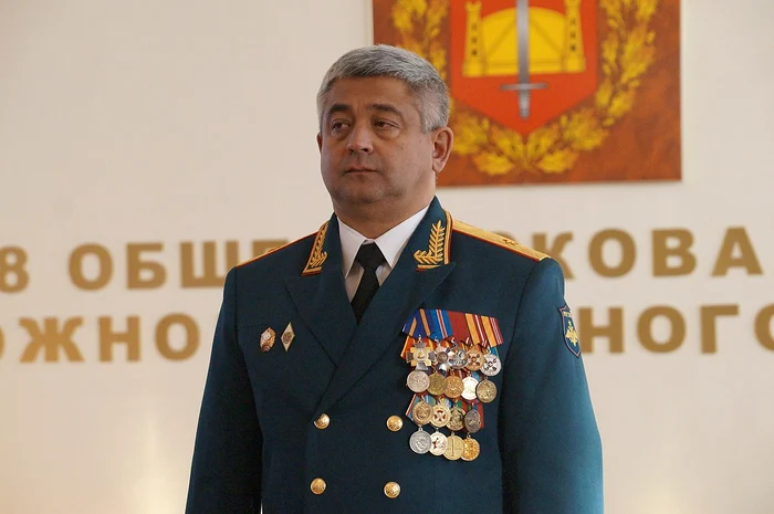 Evgheni este deja al patrulea comandant al Districtului Militar de Vest