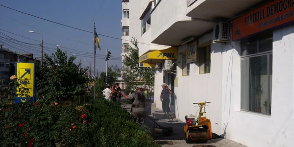 Muncitorii au delimitat zona de lucru