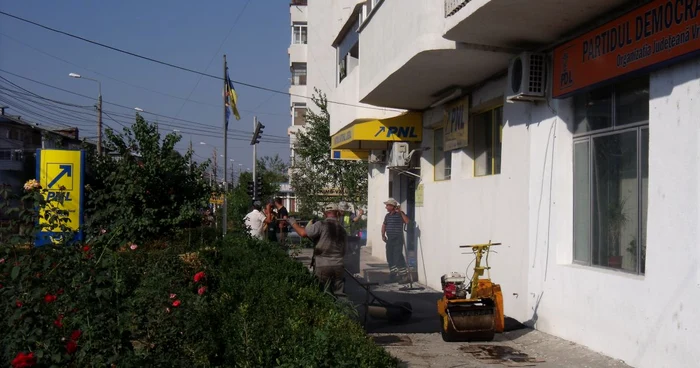 Muncitorii au delimitat zona de lucru