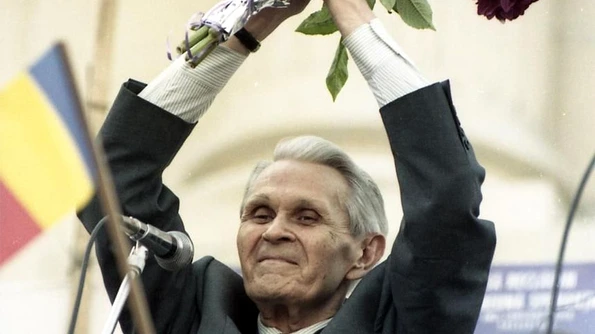 Expoziție dedicată lui Corneliu Coposu, găzduită de Festivalul de Film Istoric Râșnov 2014 jpeg